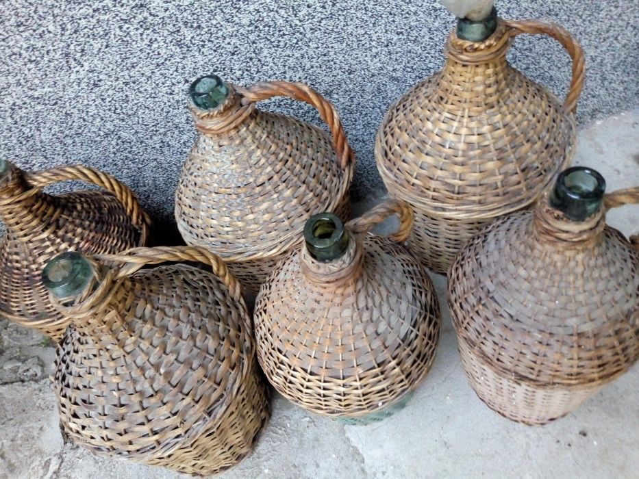 Стари големи дамаджани