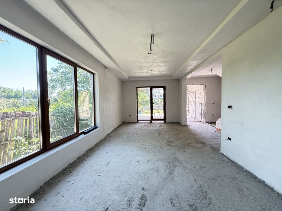 Casa - Zona Ultracentrala, Mioveni, zona Pompieri, 750 mp, deosebita