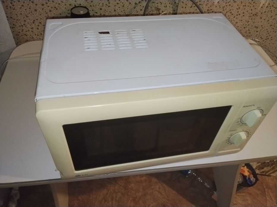 Продам микроволновую печь LG