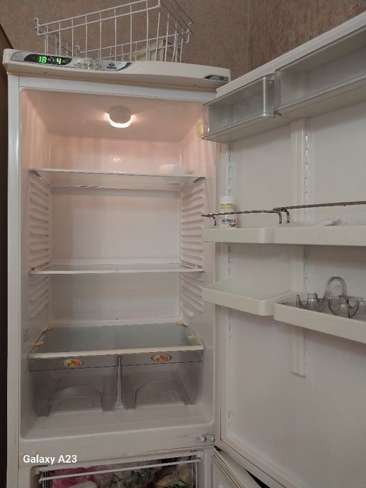 Холодильник б/у работает