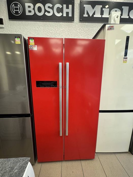 Червен хладилник side by side Hanseatic