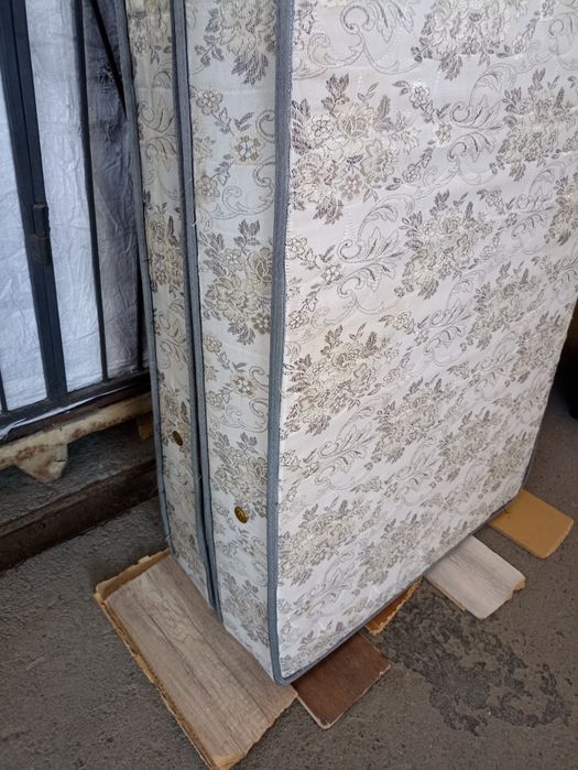 Продам матрасы 2м х 0,9м
