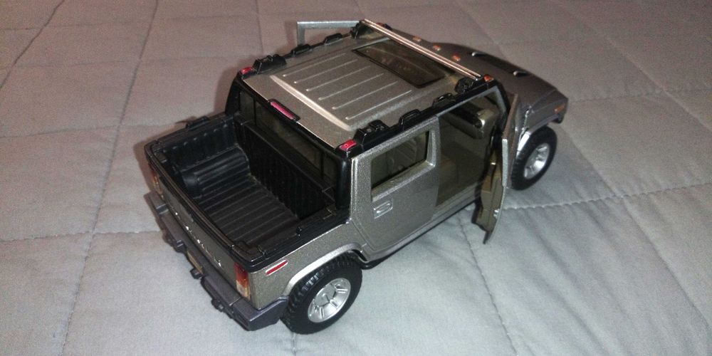 Метални Колички HUMMER Maisto 1:24 - 1:27