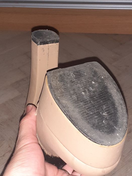 Ghete/ botine/cizme  cu toc