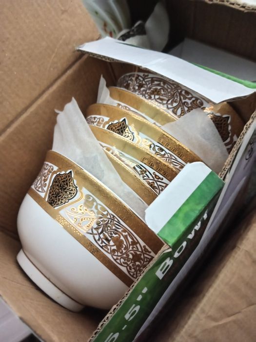 Mina brendiga tegishlik 12kishilik idish nabor va kapkit nabor sotila