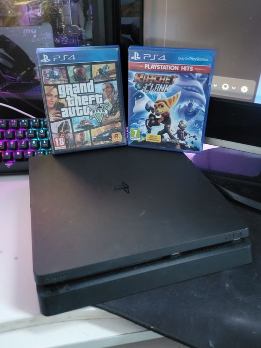 Продавам ps4 без джойстик