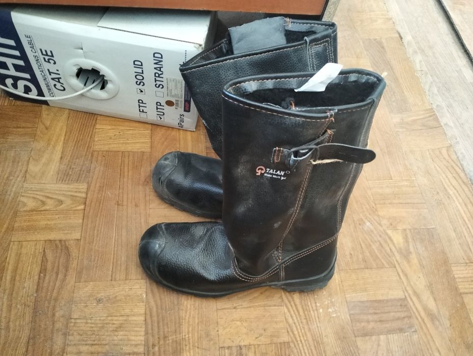 Продам специальные обувь