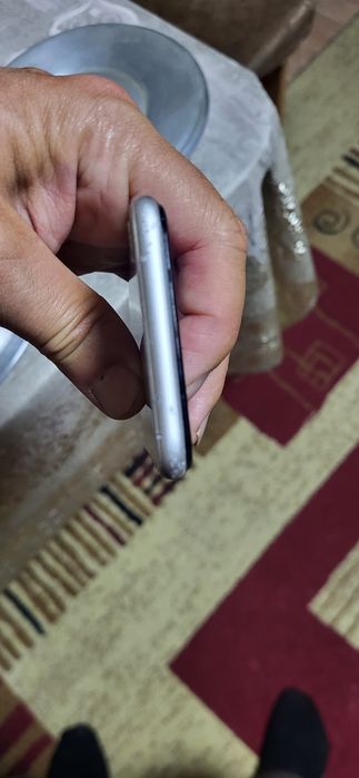 Продам айфон се 3 в отличном состоянии