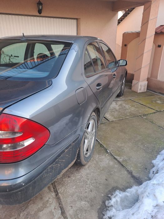 Vând Mercedes e 200