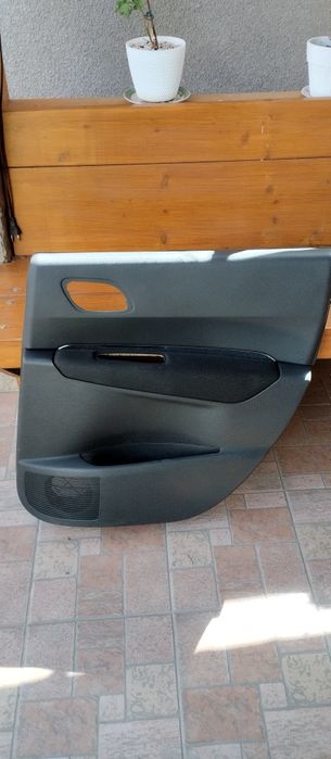 Продавам задни кори Пежо 3008 2010г