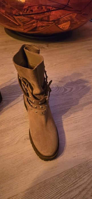 Ghete din piele întoarsă