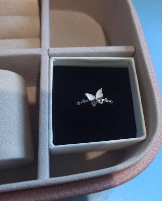 Kumush taqinchoqlar sotiladi