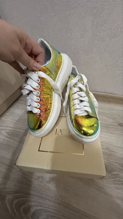 Продам мокасины женские