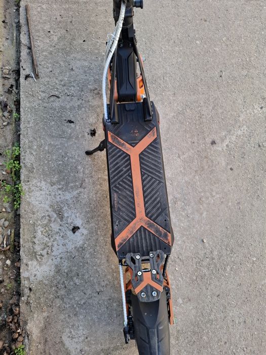 Vând trotineta kukirin g2 max se vinde cu toate accesoriile