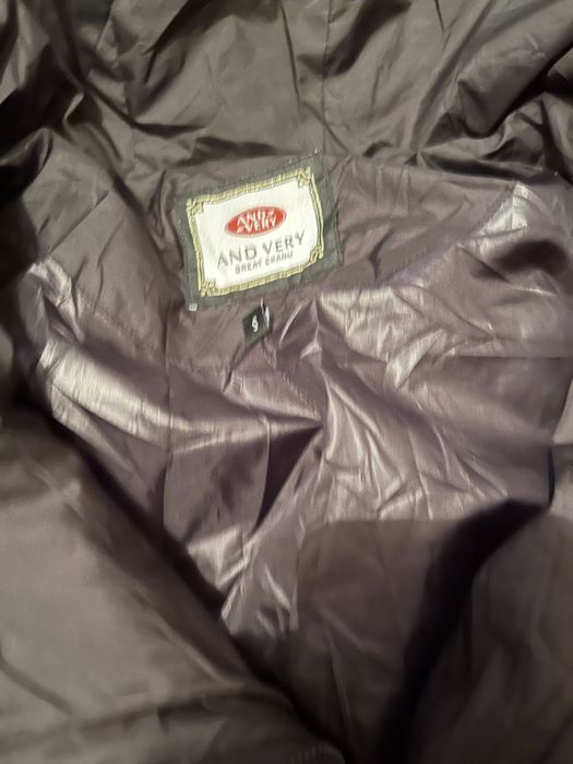 Куртка қара түсті