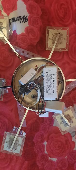 Продается Люстра