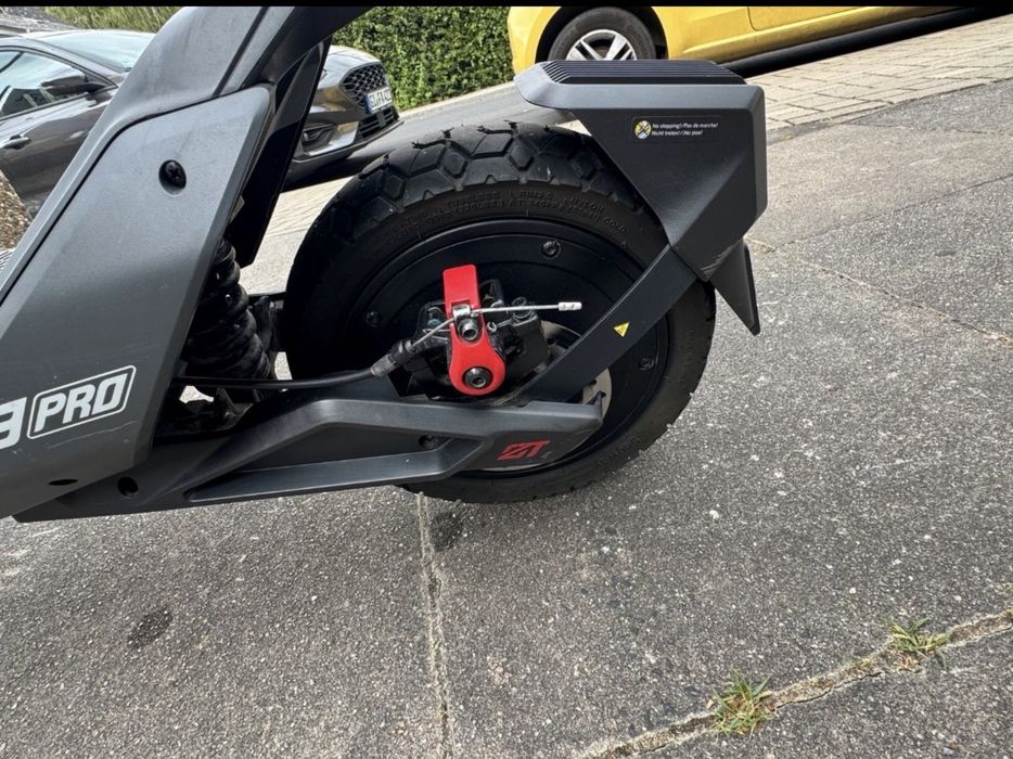 Trotineta electrica Segway ZT 3 PRO
