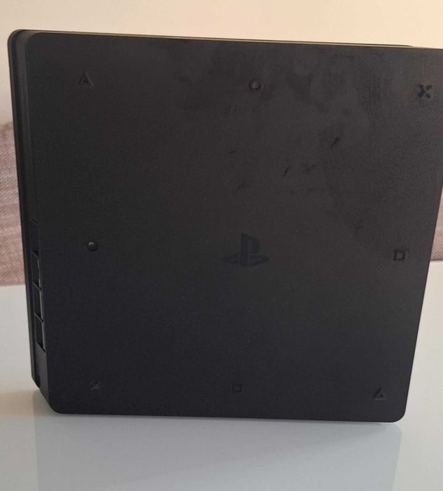 Playstation4 Slim 500GB 2 Контрлера + игри и пълен комплект кабели
