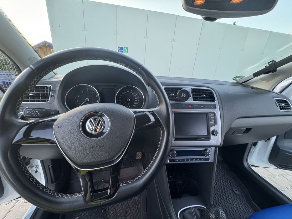 Volkswagen Polo 1.0 MPI Lounge • 2016 • 155.500 km