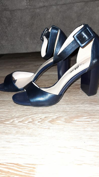 Продам туфли новые.