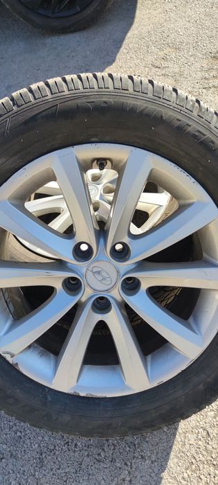 Продавам зимни гуми с джанти Dunlop 225/60/17 6.5mm на 2 сезона Hyundai Tucson