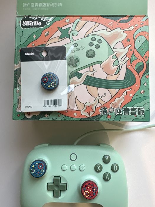 Джойстик 8BitDo с проводом.