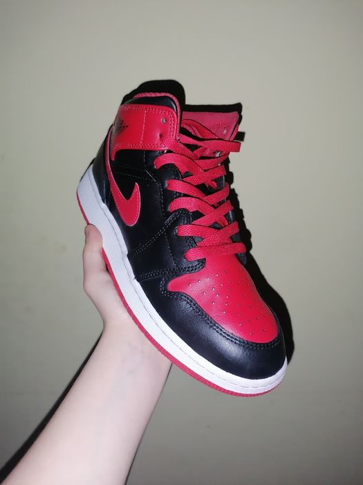 Vând Jordan 1 alternate bred