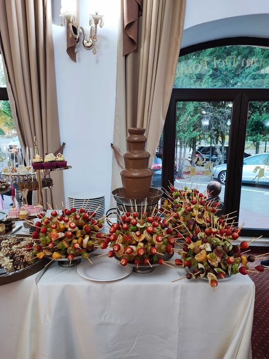 Fantana de ciocolată și bar fructe