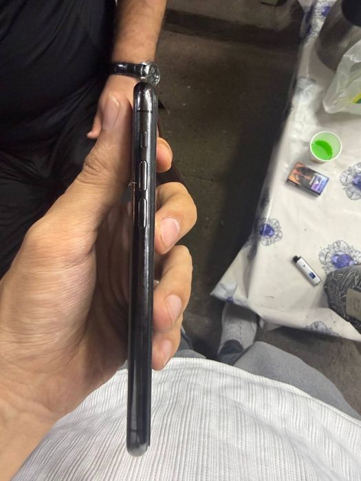 IPhone 11 pro 256 tali 68 yomkost sostyana yaxshi