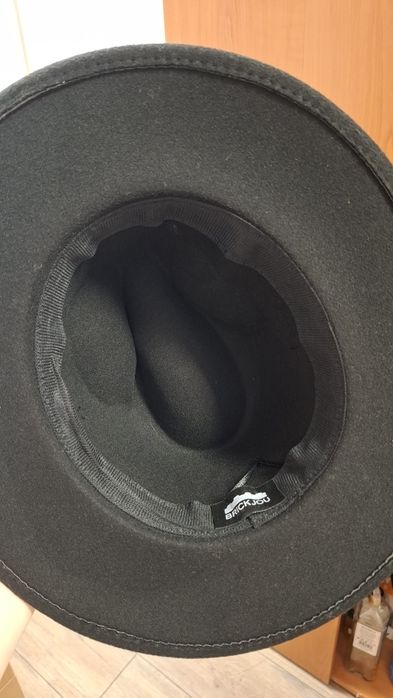 Филцова шапка Brickyou с брошка