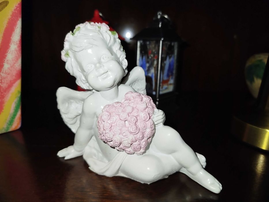 Ангел с букетом роз, Статуэтка