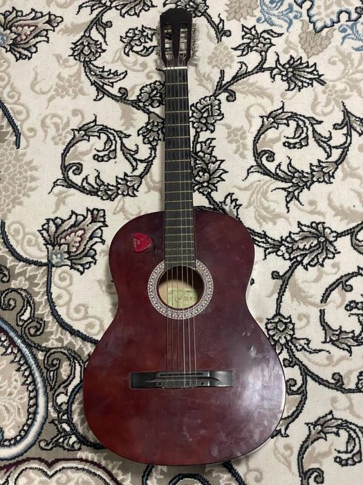 Gitara ful 700.000 som