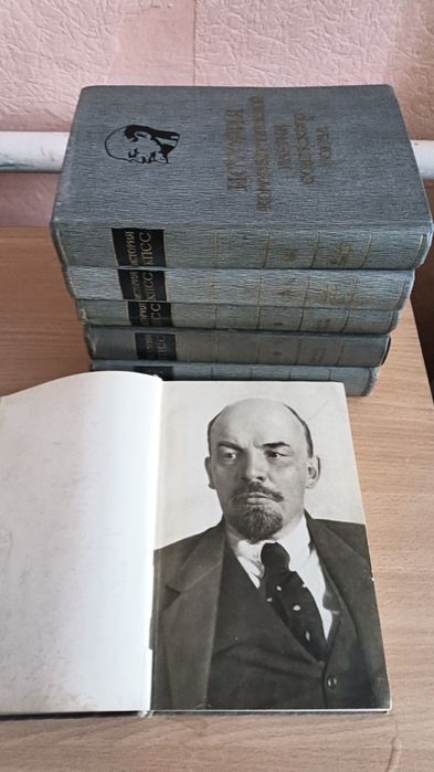 Книги История КПСС.