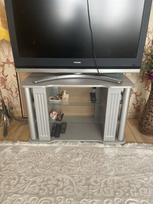 Продам тумбу под телевизор
