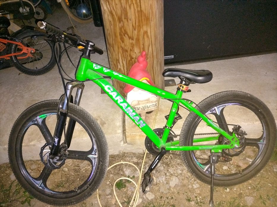 De vanzare biciclete copii ,una de 26,B twin de 16 si una fara pedale.