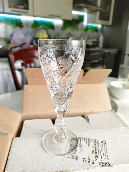 Рюмки  срочно хрустальный