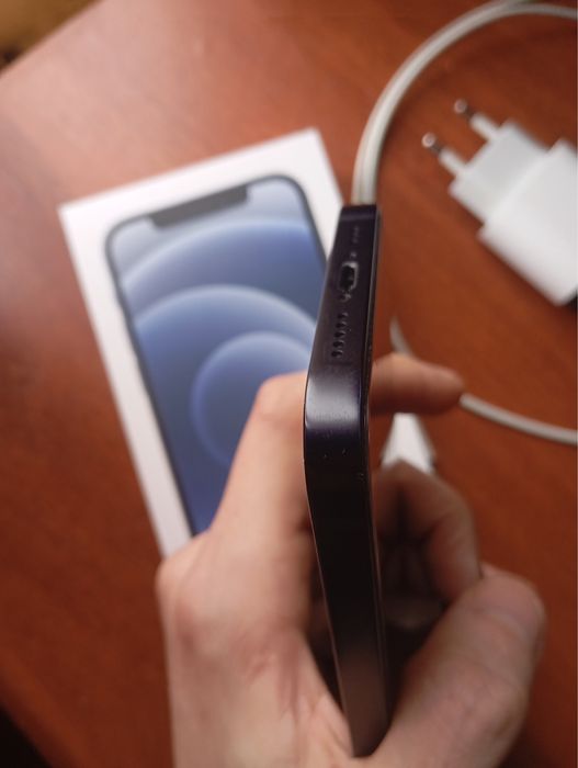iPhone 12 128MB.