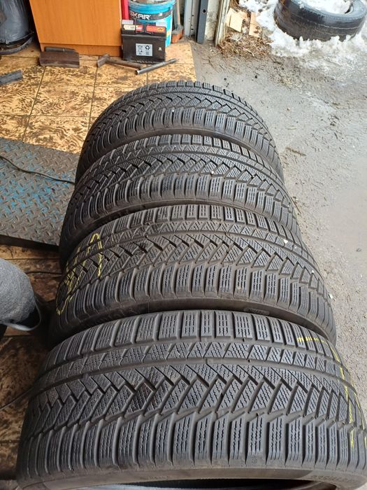 Vand 4 anvelope de iarna 235 45 r18 CONTINENTAL aproape noi