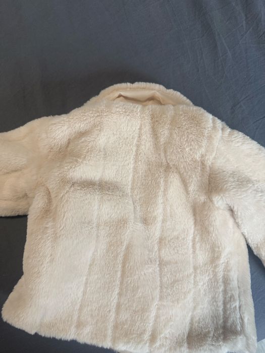 Geaca blana artificiala H&M marimea 80 (9-12 luni)