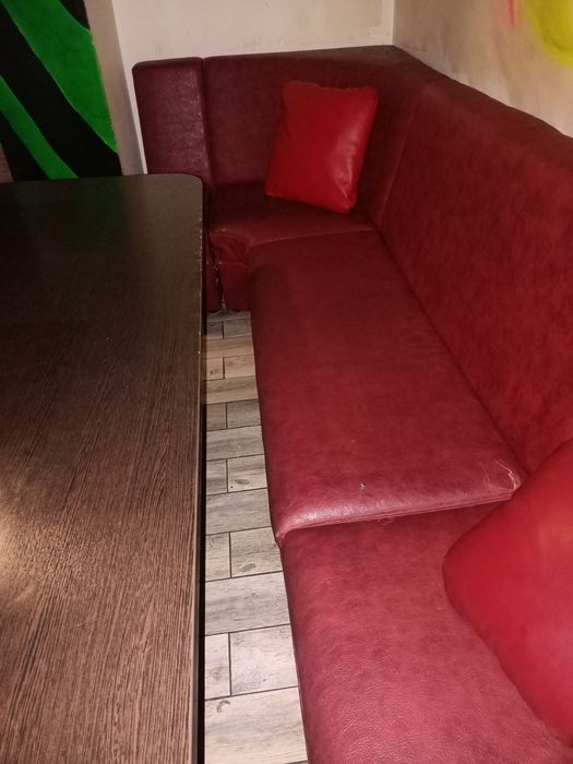 Продам комплект диван+стол+пуфики