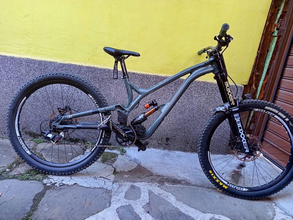 Commencal V4 supreme 2022.