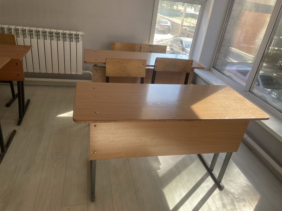 Срочно продам парты со стульями