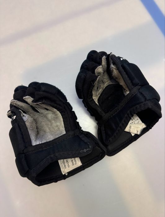 Перчатки и нагрудник