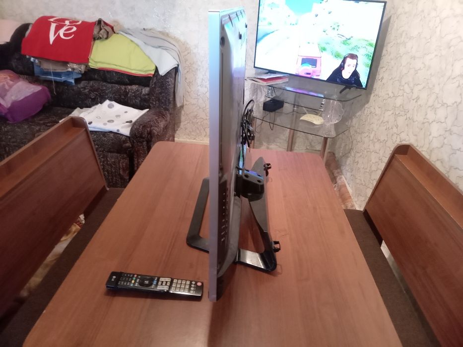 Продам смарт телевизор