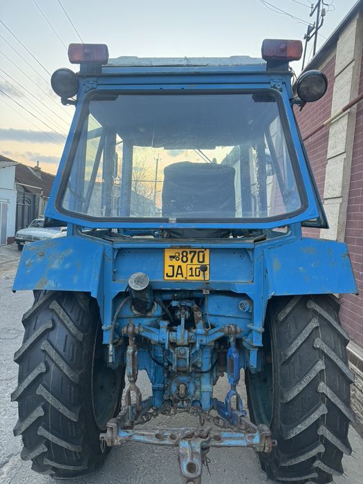 Traktor belarus 80
