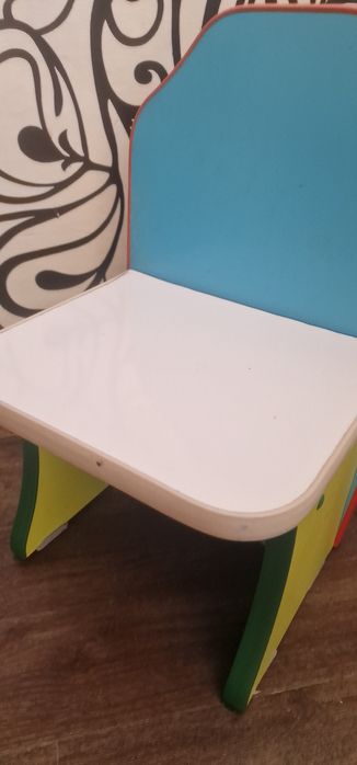 Продам детский столик и стульчик