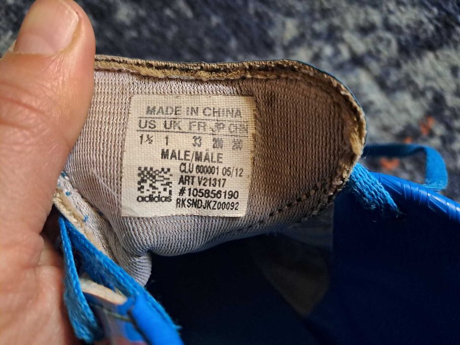 Детски бутонки за футбол Adidas traxion 33 номер