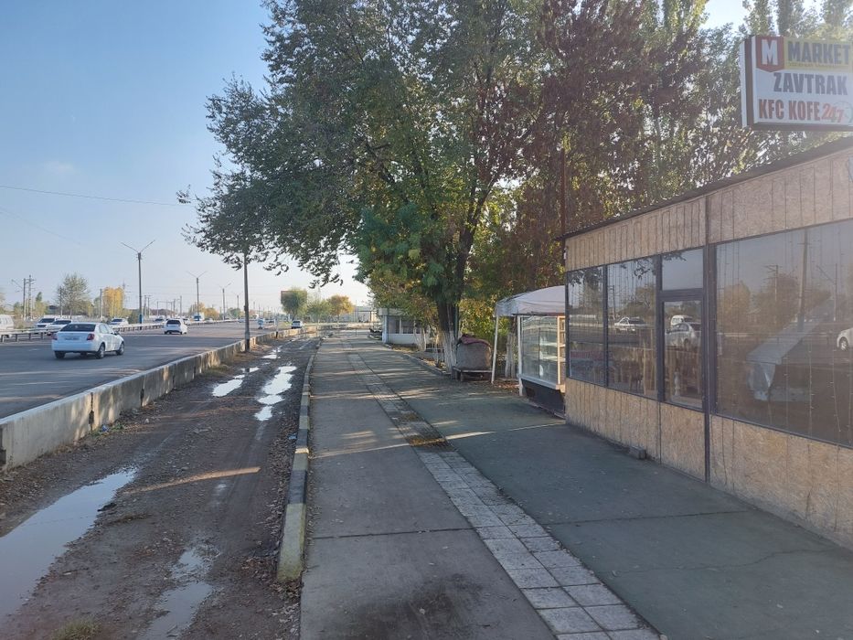 Uy va choyxona sotiladi