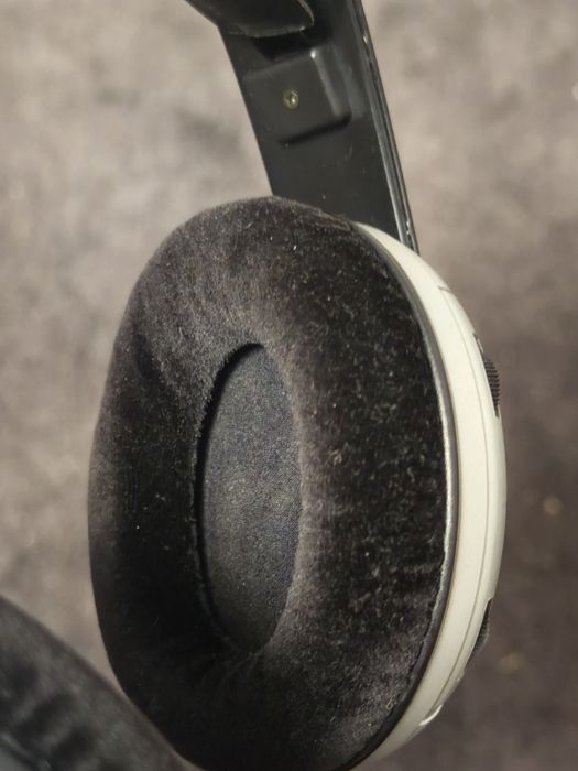 AKG Hearo 888 Titan