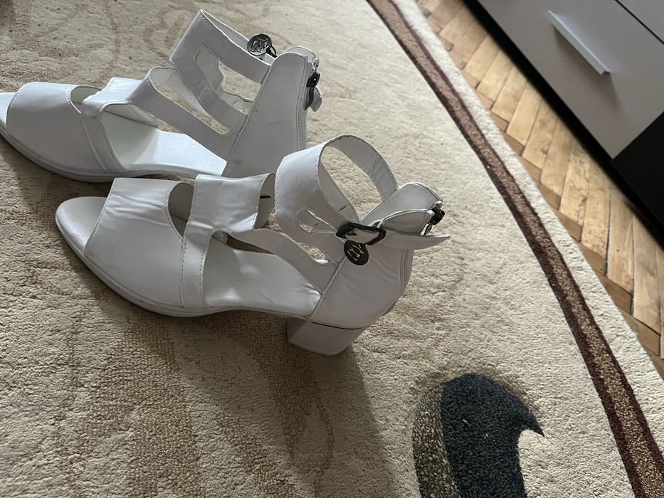 Pantofi de dama noi